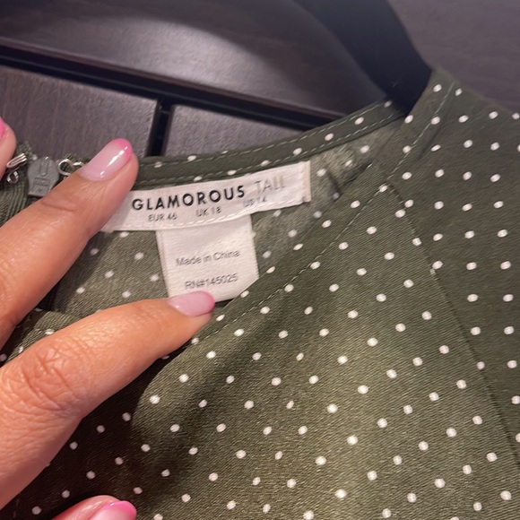 GORGEOUS TALL relaxed jumpsuit with tie front in a green with polka dots in US14 - Picture 6 of 10